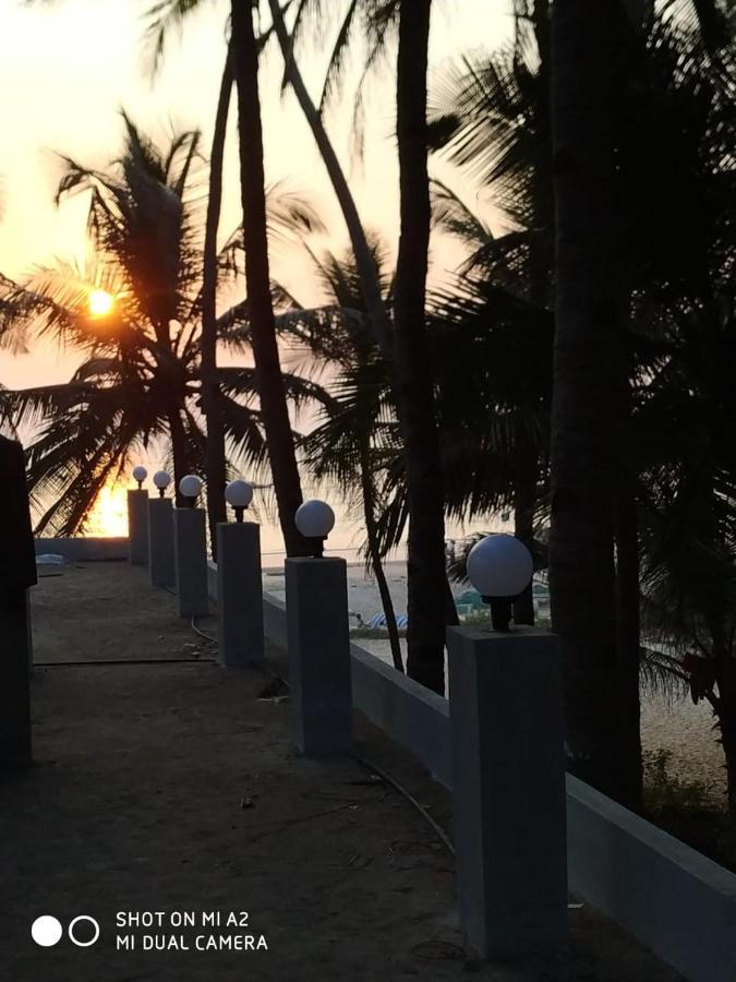 Sagarika Beach Resort Mālvan Buitenkant foto